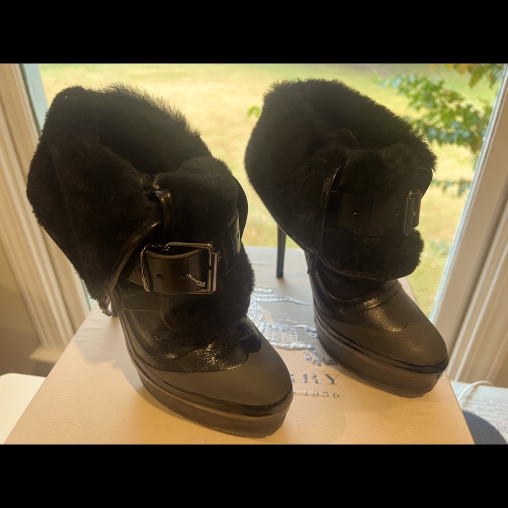 Burberry Black Shearling Aviator Booties, Size 35, NWOT.